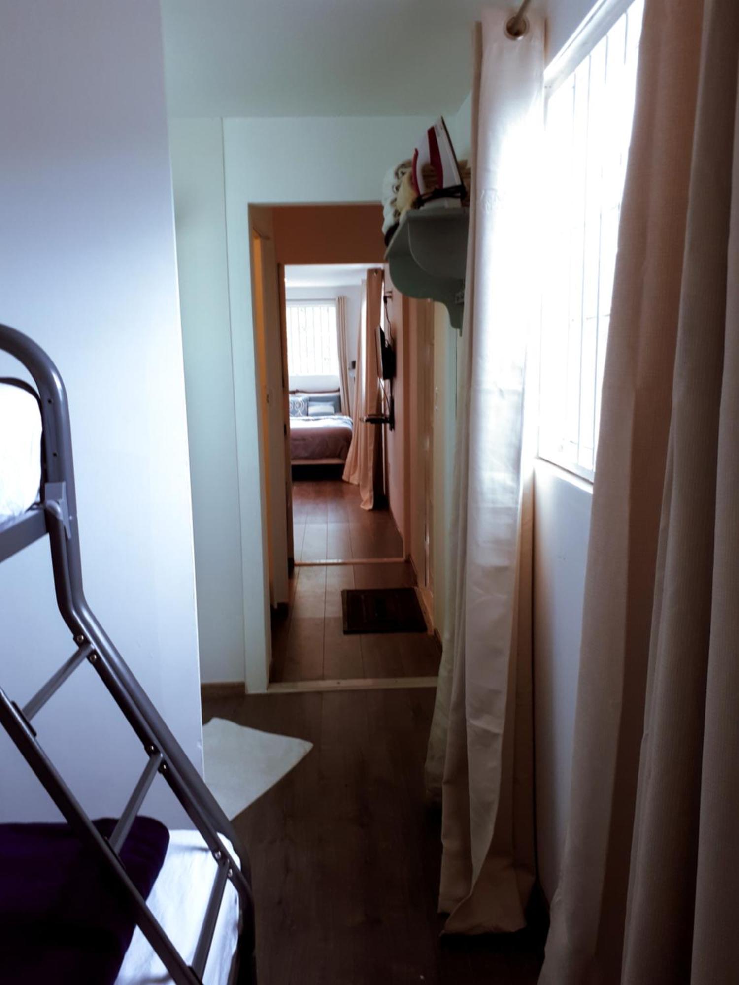 パーム ツリーズ アパートメンツ ウィレムスタッド 部屋 写真